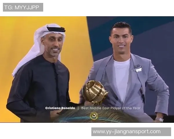 C罗获环球声望奖回应家人劝停称仍能为球队贡献为何不继续奋斗