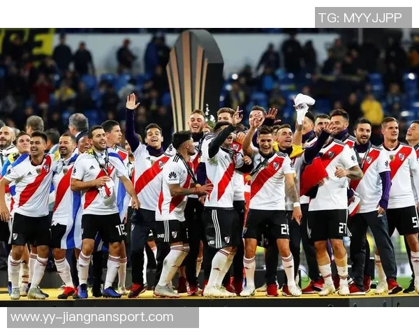 埃因霍温主帅强调荷兰球队需借助欧冠提升实力而非依赖顶尖球员